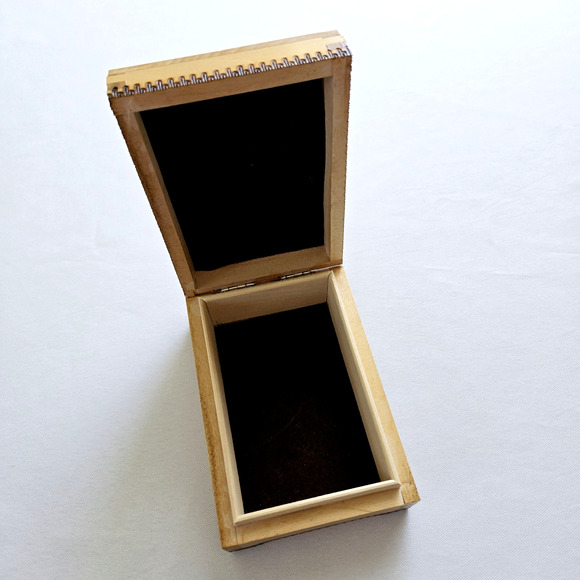 Vintage Wooden Trinket Box Varna Cathedral Handcarved Bohemian Keepsake Bulgaria - Picture 3 of 12